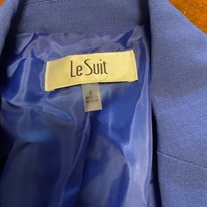 Blue Le Suit suit with Skirt size 6